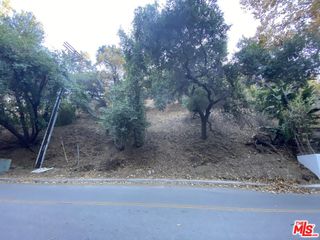 7506 Willow Glen Road, Los Angeles, CA 90046