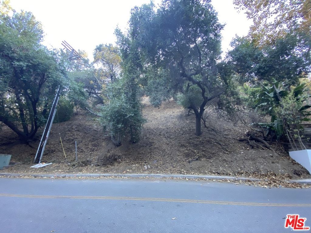 7506 Willow Glen Road, Los Angeles, CA 90046