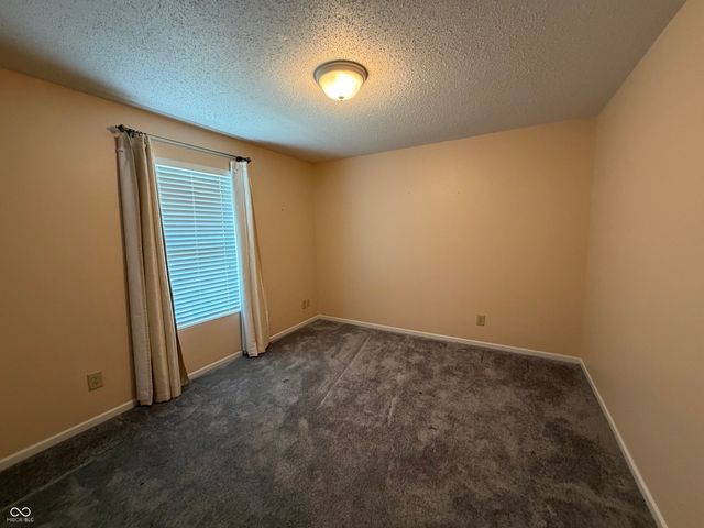 632 Runnymede Court, Greenfield, IN 46140