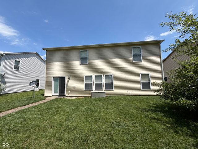 632 Runnymede Court, Greenfield, IN 46140