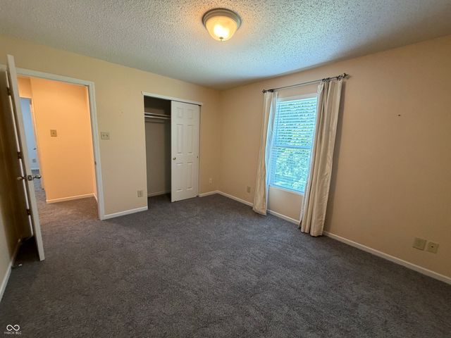 632 Runnymede Court, Greenfield, IN 46140
