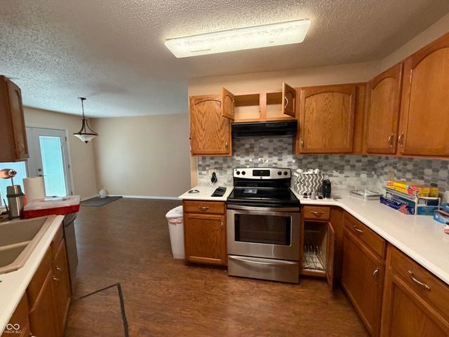 632 Runnymede Court, Greenfield, IN 46140