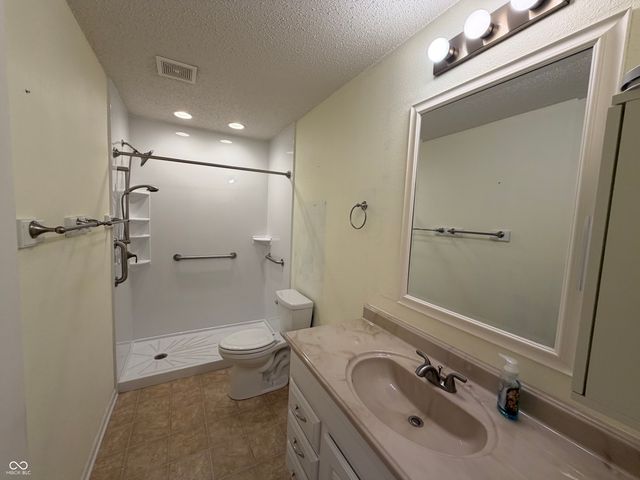 632 Runnymede Court, Greenfield, IN 46140