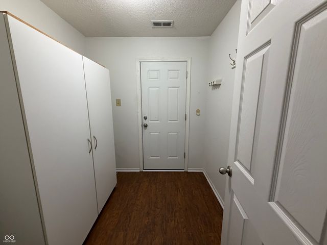 632 Runnymede Court, Greenfield, IN 46140