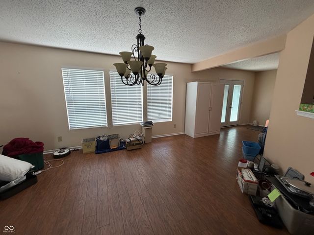 632 Runnymede Court, Greenfield, IN 46140