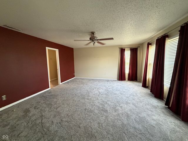 632 Runnymede Court, Greenfield, IN 46140
