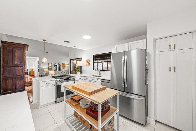 2566 Bedford Mews Drive, Wellington, FL 33414