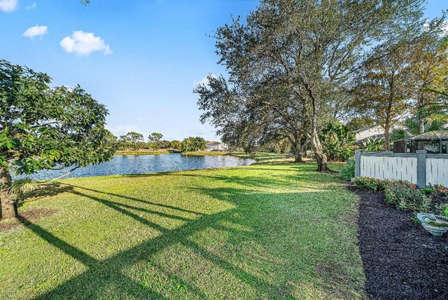 2566 Bedford Mews Drive, Wellington, FL 33414