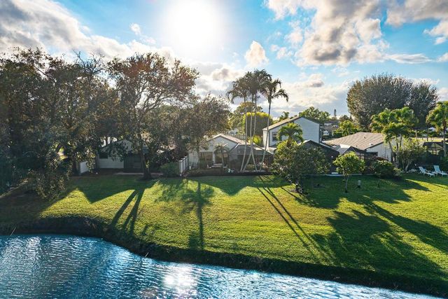 2566 Bedford Mews Drive, Wellington, FL 33414