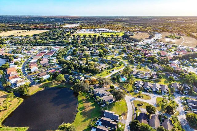 2566 Bedford Mews Drive, Wellington, FL 33414