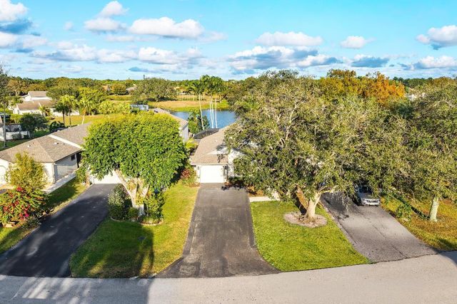 2566 Bedford Mews Drive, Wellington, FL 33414