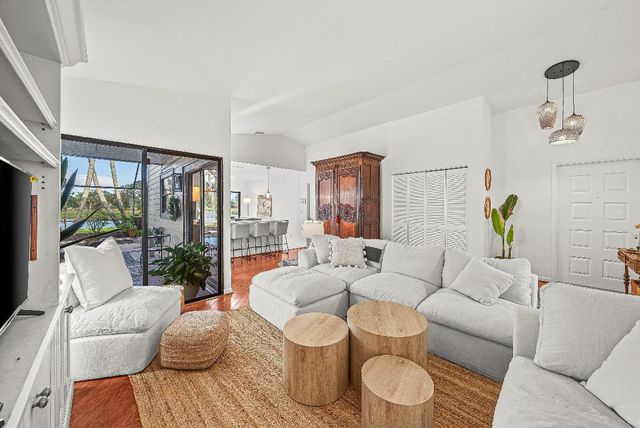 2566 Bedford Mews Drive, Wellington, FL 33414