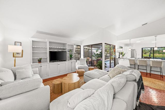 2566 Bedford Mews Drive, Wellington, FL 33414