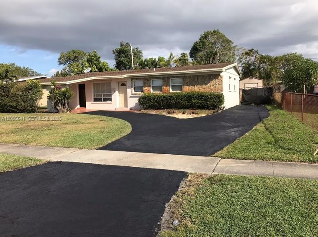 1118 NW 43rd Ter, Lauderhill, FL 33313