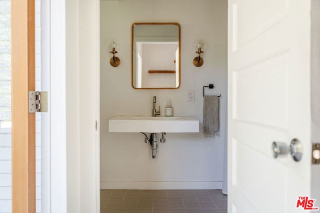 1163 Nelrose Avenue, Venice, CA 90291