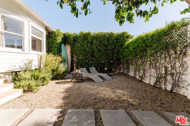 1163 Nelrose Avenue, Venice, CA 90291