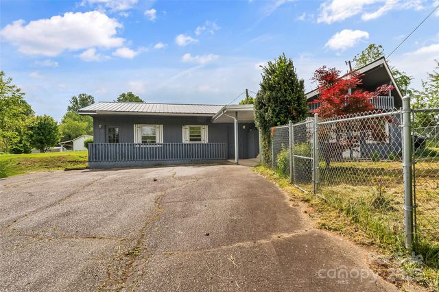 493 Dogwood Road, Candler, NC 28715