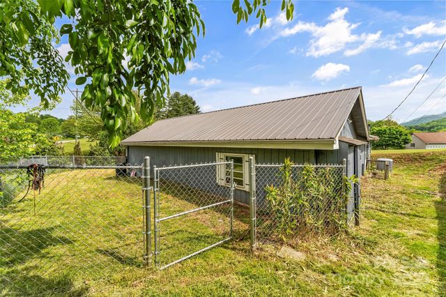 493 Dogwood Road, Candler, NC 28715