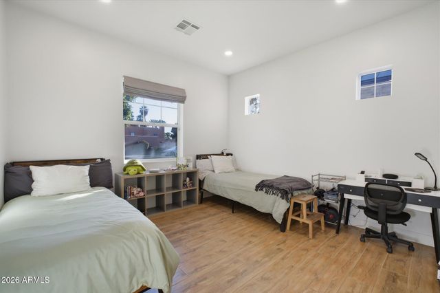 4222 E HAZELWOOD Street, Phoenix, AZ 85018