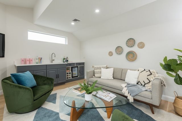 6 Gordon Rd, Arlington, MA 02474