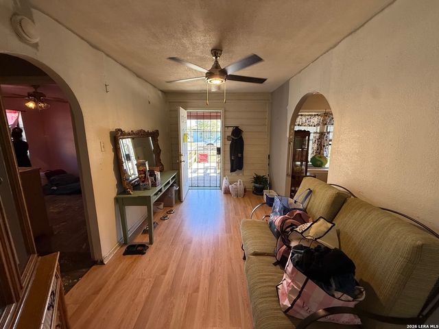 211 Waugh, San Antonio, TX 78223