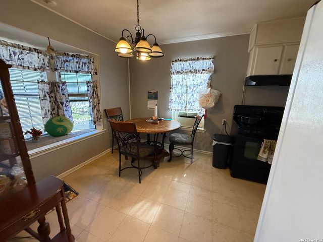 211 Waugh, San Antonio, TX 78223