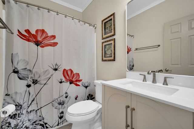 211 Hitt Street, Waxahachie, TX 75165