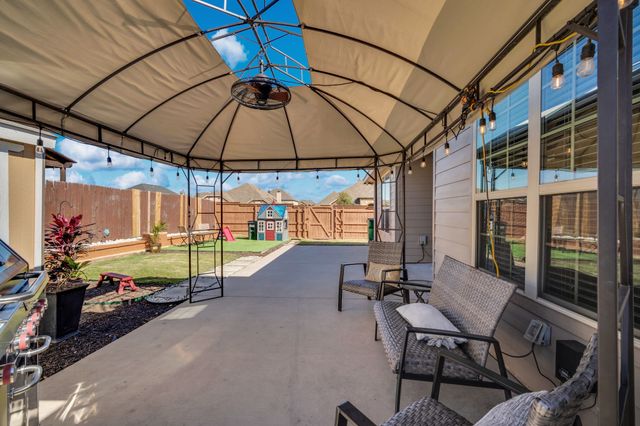 211 Hitt Street, Waxahachie, TX 75165