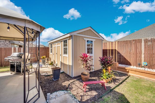 211 Hitt Street, Waxahachie, TX 75165