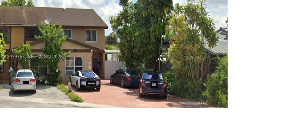 3845 W 10th Dr, Hialeah, FL 33012