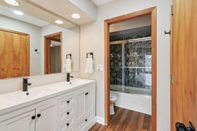 23460 W North Lakewood Lane, Lake Zurich, IL 60047