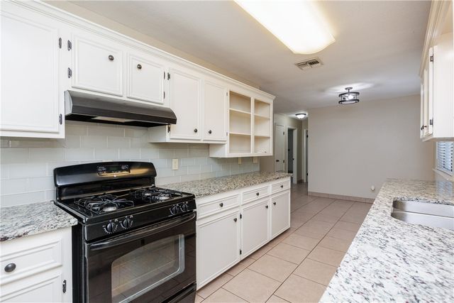3830 Jamaica Dr, Corpus Christi, TX 78418