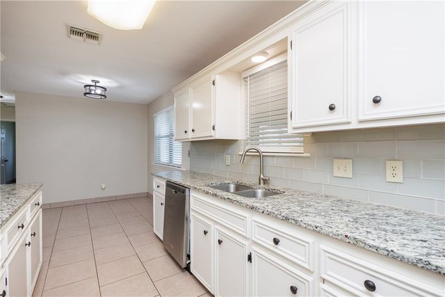 3830 Jamaica Dr, Corpus Christi, TX 78418