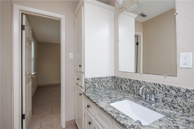 3830 Jamaica Dr, Corpus Christi, TX 78418