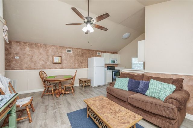 3830 Jamaica Dr, Corpus Christi, TX 78418