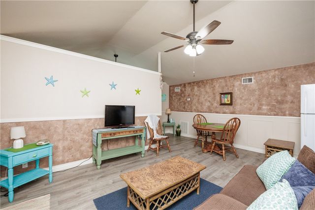 3830 Jamaica Dr, Corpus Christi, TX 78418
