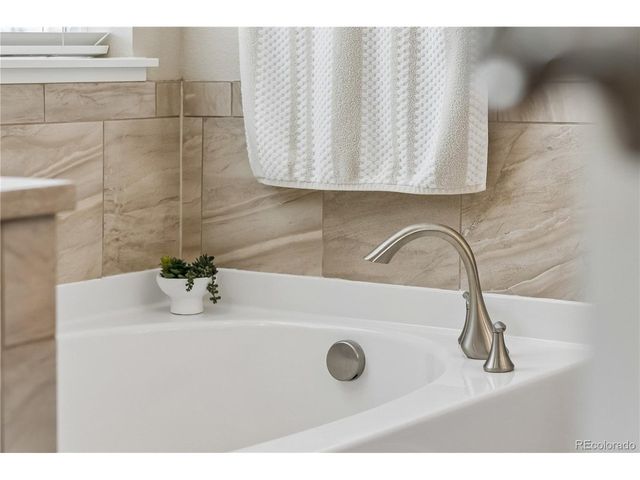 24347 E Long Dr, Aurora, CO 80016