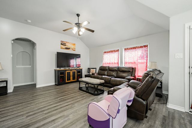 1912 Sunflower Drive, Glenn Heights, TX 75154