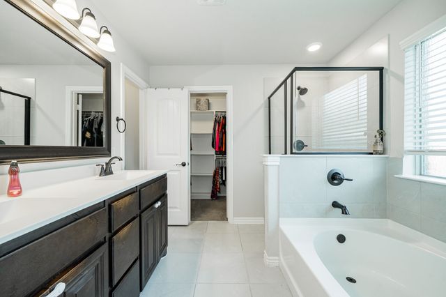 1912 Sunflower Drive, Glenn Heights, TX 75154