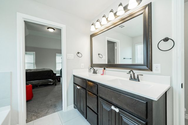 1912 Sunflower Drive, Glenn Heights, TX 75154