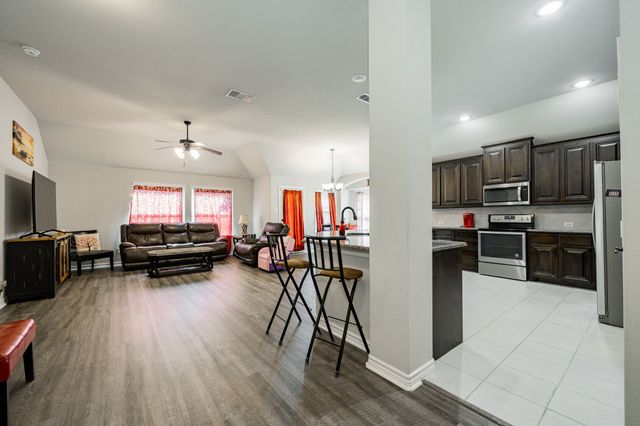 1912 Sunflower Drive, Glenn Heights, TX 75154