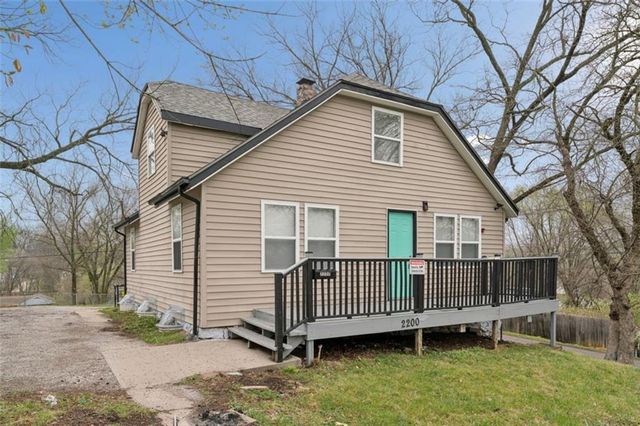 2200 S Hall Avenue, Independence, MO 64053