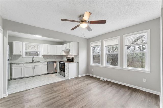 2200 S Hall Avenue, Independence, MO 64053