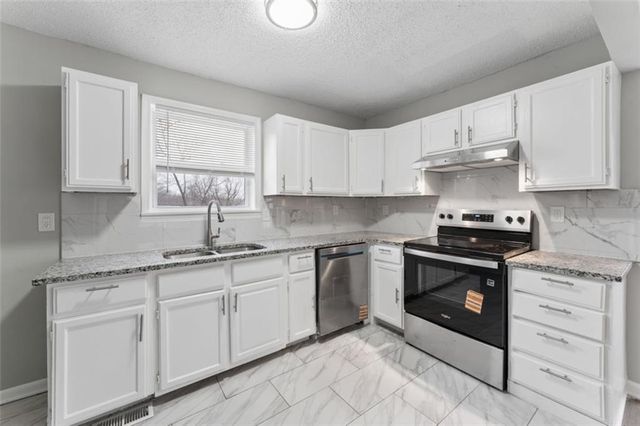 2200 S Hall Avenue, Independence, MO 64053