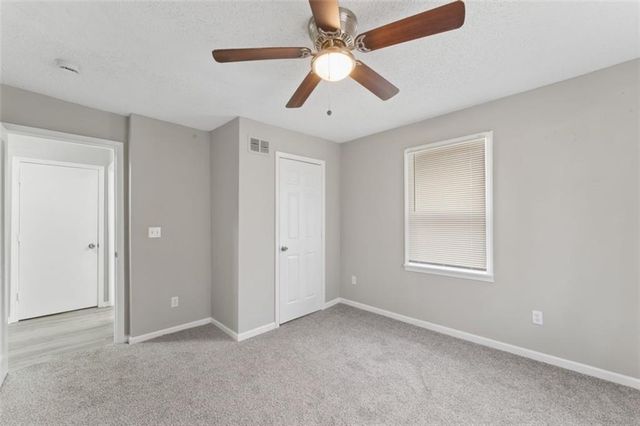 2200 S Hall Avenue, Independence, MO 64053