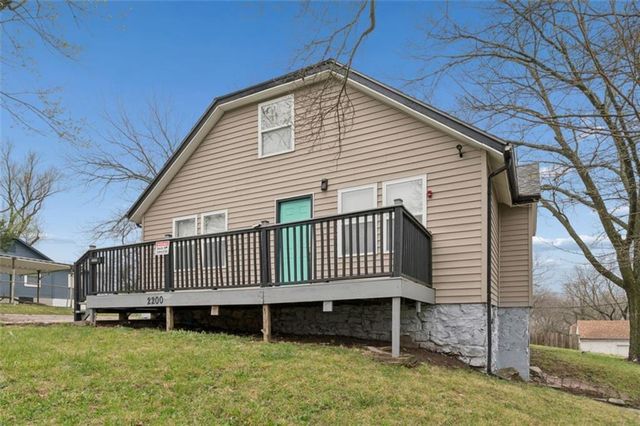 2200 S Hall Avenue, Independence, MO 64053