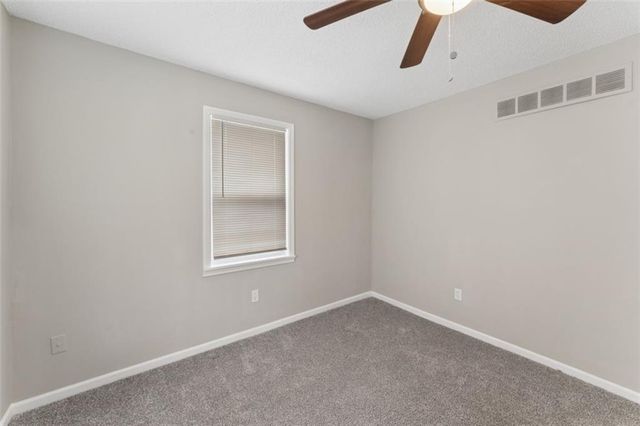 2200 S Hall Avenue, Independence, MO 64053