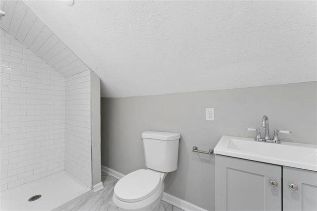 2200 S Hall Avenue, Independence, MO 64053