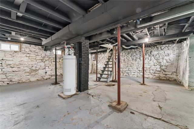 2200 S Hall Avenue, Independence, MO 64053