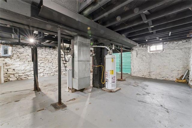 2200 S Hall Avenue, Independence, MO 64053